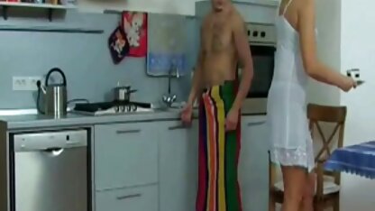 Bionda ottiene inchiodato in cucina. casalinghe sexy amatoriali