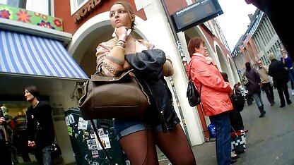Hot teen Pantaloncini corti tedesco alla fermata dell'autobus film porno di vecchie troie