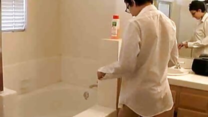 Molto peloso pointy tit indiano ragazza in il bagno  video porno amatoriali di incesti