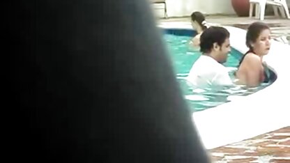 Sesso in piscina pubblica foto di ragazze pelose