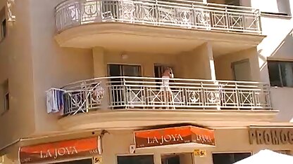 Ragazza Telecamera Nascosta senza mutandine sul balcone mature italiane sex