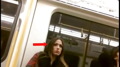 Le donne che guardano gli uomini si sono incontrati nel consiglio