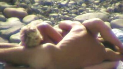Dilettante performs orale sesso su il spiaggia, donne over 50 nude