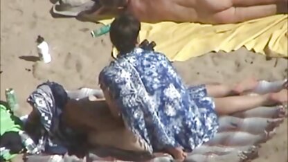 Due coppie sulla spiaggia, video erotici lesbo