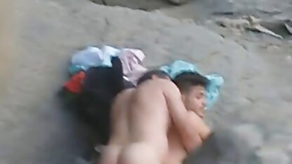 Sulla spiaggia, foto casalinga nuda