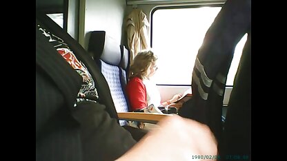 Treno masturbazione davanti a donna anziana