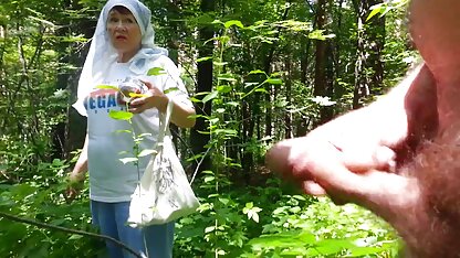 Meglio nel bosco donne mature over 70