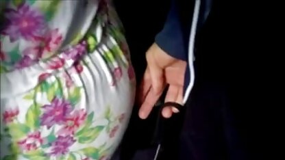 Gli piace che le tocchi il culo in autobus.