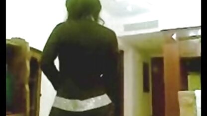 Ragazza araba molto sexy sulla spiaggia film donne pelose