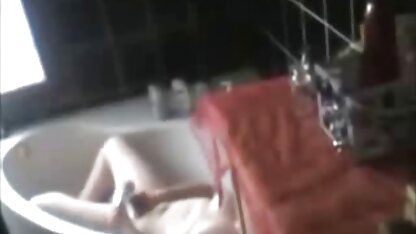 Spiare mia sorella si masturba in bagno