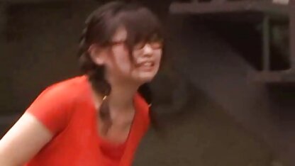 Rubare la pelliccia la strada da percorrere, ragazza.Due