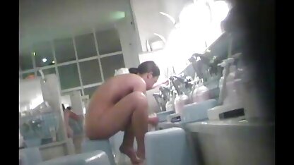 Voyeur-Giappone. Bagno giovane donna.