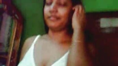 Villaggio ragazza India milf con i capelli corti