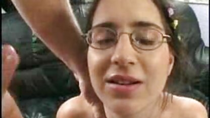 Con il fronte di vetro donna matura pelosa