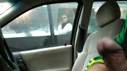 Lampeggiante in auto attraverso il bus finestra