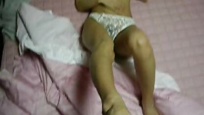 Corea,  giovani studentesse nude